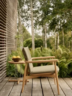 E018 Embrace udendørs loungestol fra Carl Hansen & Søn