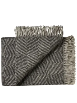 Fanø Plaid, slate black fra Silkeborg Uldspinderi