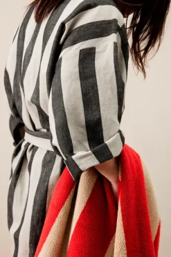 Field Robe, sand/black fra Ferm Living
