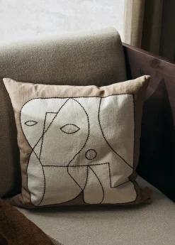 Figure Cushion, dark taupe/off-white fra Ferm Living
