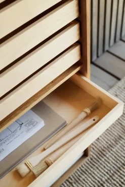 FK63 Reol med ben, hylde og bakker fra Carl Hansen & Søn