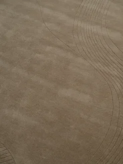 Fluid Arc gulvtæppe, Earth fra Linie Design