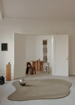 Fluid Arc gulvtæppe, Olive fra Linie Design