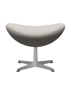 3127 Fodskammel til Ægget af Arne Jacobsen stofgr. 2