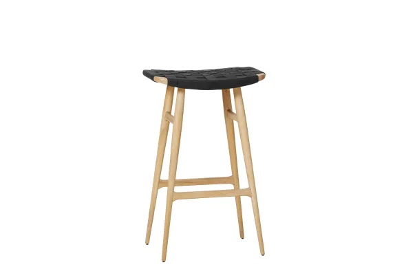 Freja barstol, eg, Leather Stripe Saddle Black fra Stellar Works
