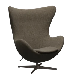 3316 Ægget loungestol, stel i brown bronze af Arne Jacobsen