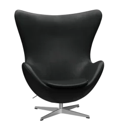3316 Ægget loungestol, stel i børstet aluminium af Arne Jacobsen