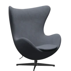 3316 Ægget loungestol, stel i sort af Arne Jacobsen