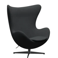 3316 Ægget loungestol, stel i sort af Arne Jacobsen