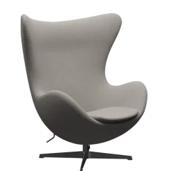 3316 Ægget loungestol, stel i sort af Arne Jacobsen