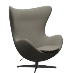 3316 Ægget loungestol, stel i sort af Arne Jacobsen