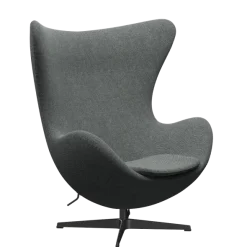 3316 Ægget loungestol, stel i sort af Arne Jacobsen