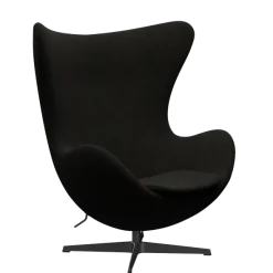 3316 Ægget loungestol, stel i sort af Arne Jacobsen