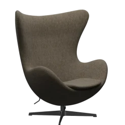 3316 Ægget loungestol, stel i sort af Arne Jacobsen