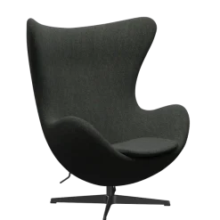 3316 Ægget loungestol, stel i sort af Arne Jacobsen