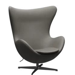 3316 Ægget loungestol, stel i sort af Arne Jacobsen