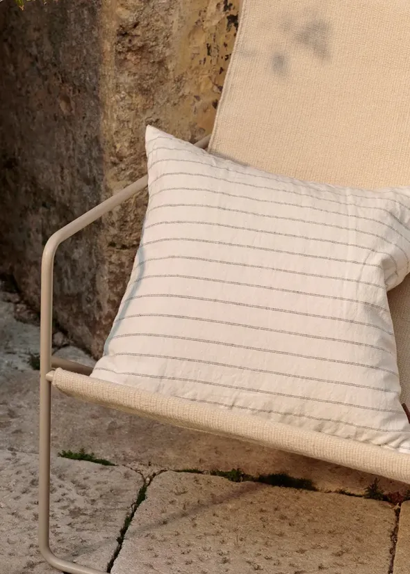 Grand Cushion, offwhite/chocolate fra Ferm Living