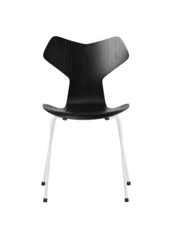 3130 Grand Prix stol i farvet ask af Arne Jacobsen
