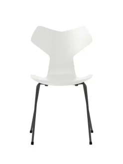 3130 Grand Prix stol i farvet ask af Arne Jacobsen