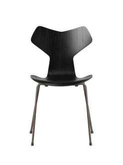 3130 Grand Prix stol i farvet ask af Arne Jacobsen