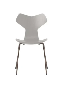 3130 Grand Prix stol i farvet ask af Arne Jacobsen