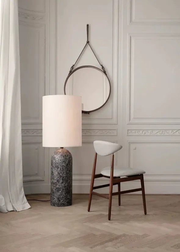 Gravity High XL Gulvlampe, hvid skærm fra GUBI