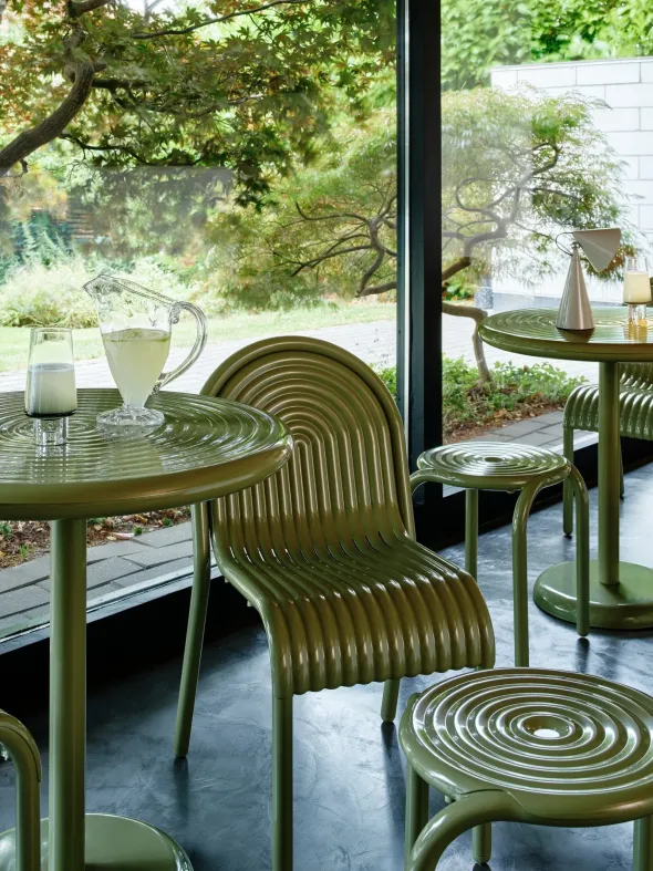 Groove udendørs cafébord fra Tom Dixon