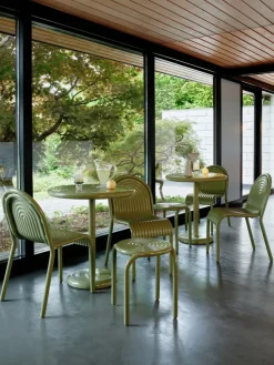 Groove udendørs cafébord fra Tom Dixon