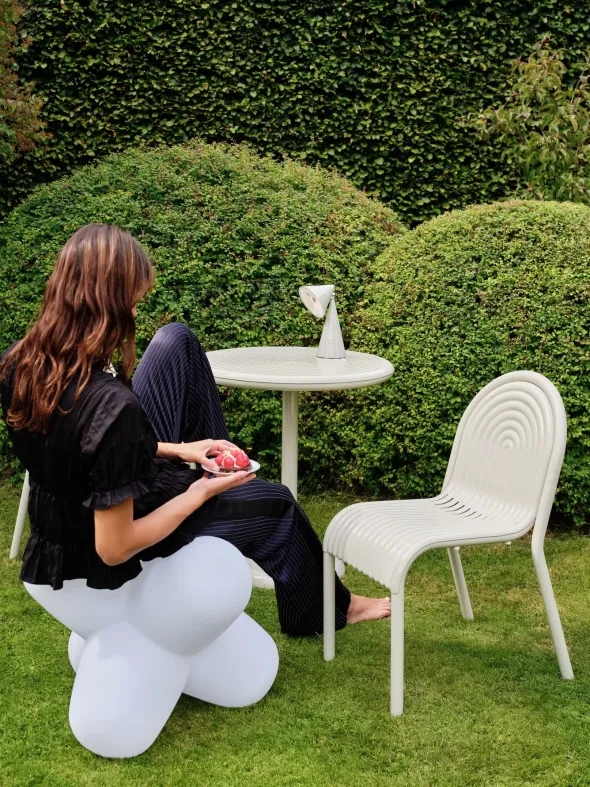 Groove udendørs cafébord fra Tom Dixon