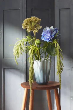 Hammershøi Unfold vase, blå fra Kähler