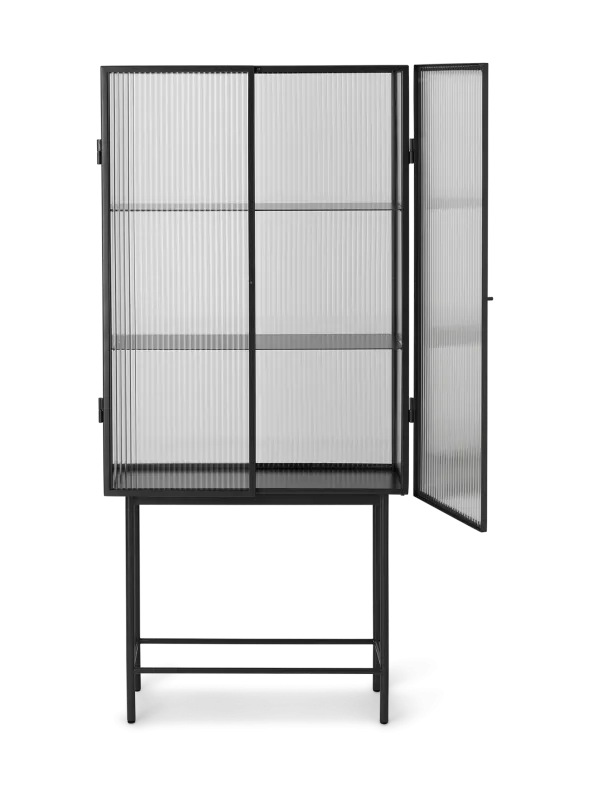 Haze vitrineskab, reeded glass fra Ferm Living