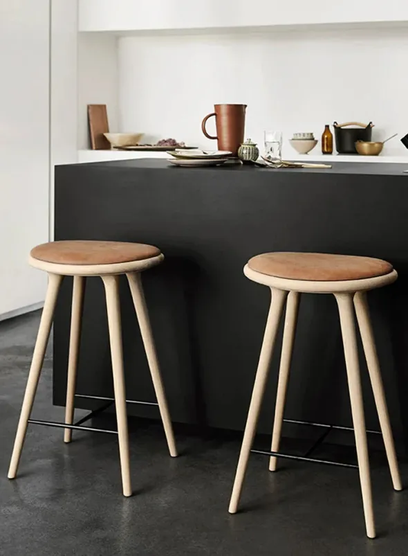 High Stool, sæbebehandlet eg, Pista Sand læder, 74 cm, høj barstol fra Mater