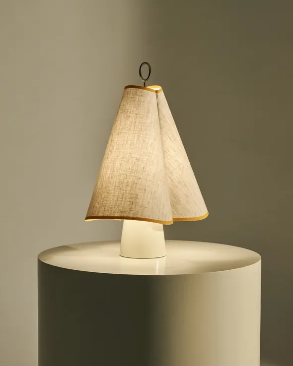 Hornbæk Portable Lampe fra GUBI