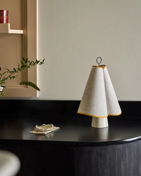 Hornbæk Portable Lampe fra GUBI