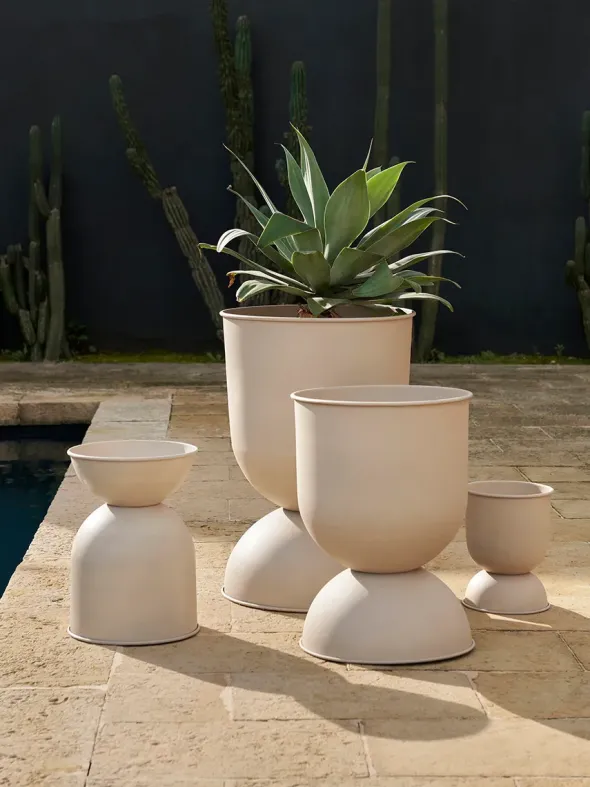 Hourglass Pot, cashmere fra Ferm Living