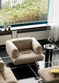 Inland AV21 Lounge Chair fra &Tradition