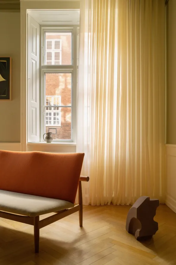 Japan 2 pers. sofa, valnød af Finn Juhl