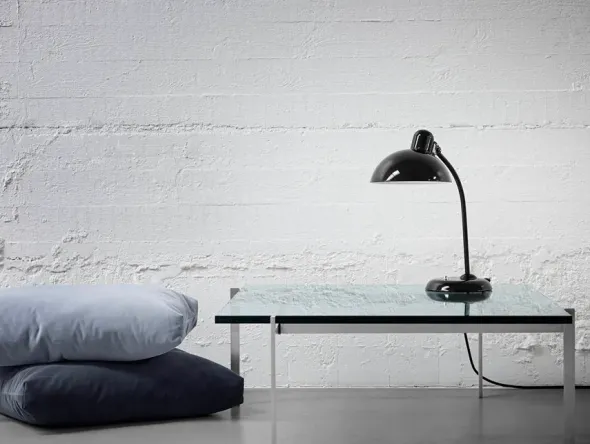 Kaiser Idell Bordlampe, kipbar fra Fritz Hansen