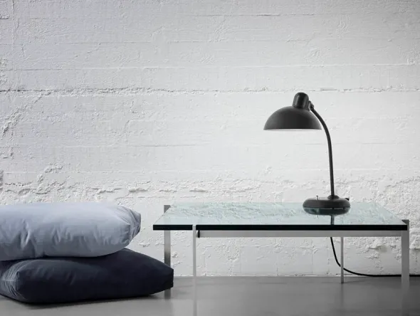 Kaiser Idell Bordlampe, kipbar fra Fritz Hansen