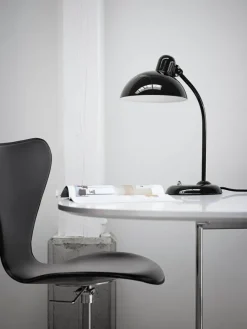 Kaiser Idell Bordlampe, kipbar fra Fritz Hansen
