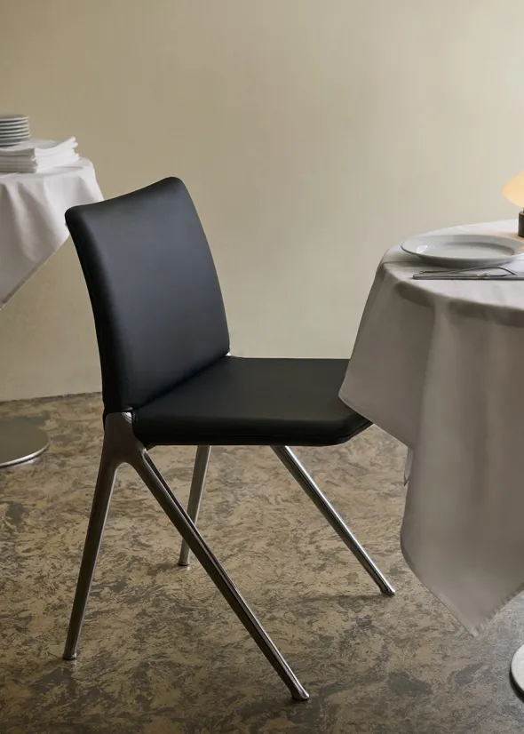 Kape IF7 spisebordsstol fra &Tradition