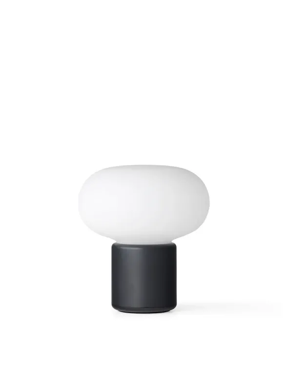 Karl-Johan portable bordlampe, Cold Black fra New Works