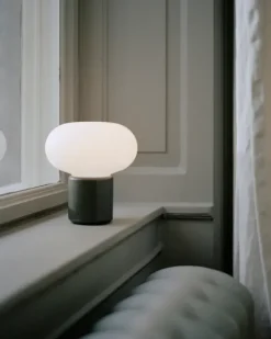 Karl-Johan portable bordlampe, Forest Green fra New Works