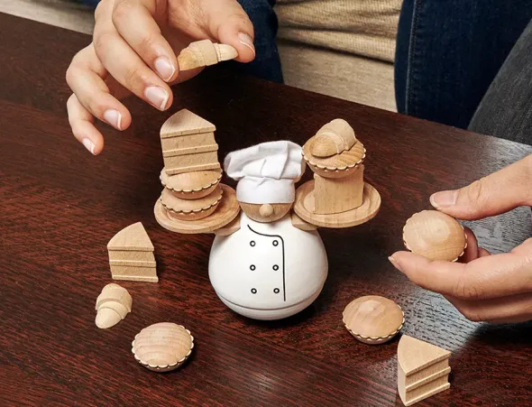 Kikkerland Balance The Baker, balancing game