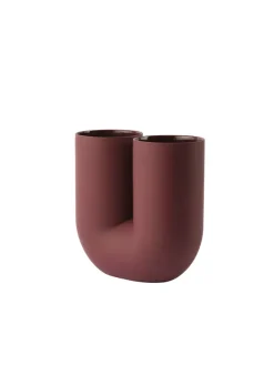 Kink Vase, deep red fra Muuto