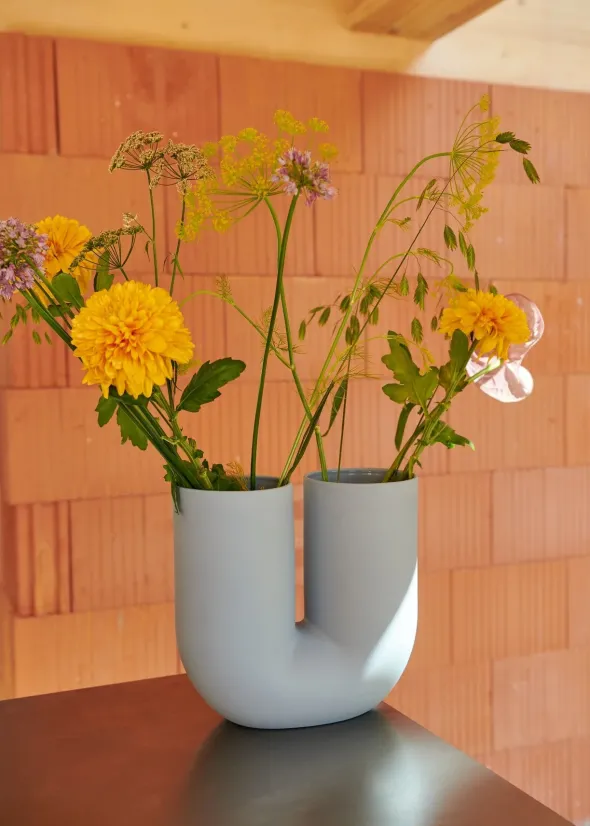 Kink Vase, light blue fra Muuto