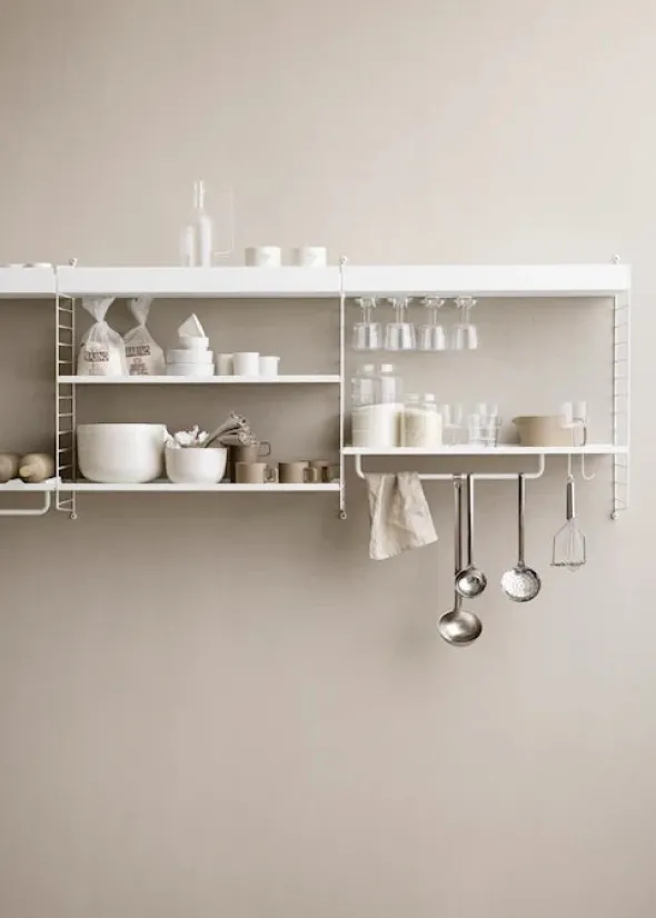 Køkkenreol, bundle I fra String Furniture