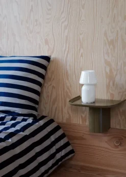 Korpus Shelf, small fra Hay