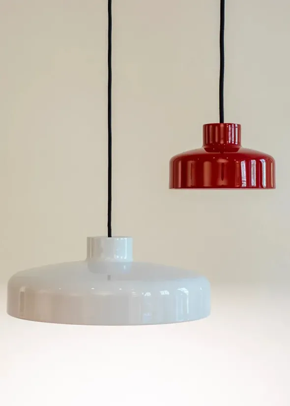 Lacquer pendant small, red fra Nine