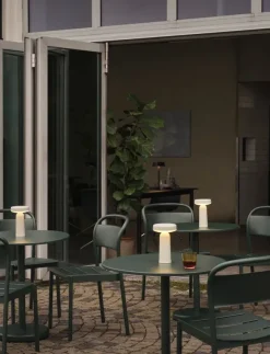 Linear Steel cafébord Ø70 cm, H73 cm fra Muuto